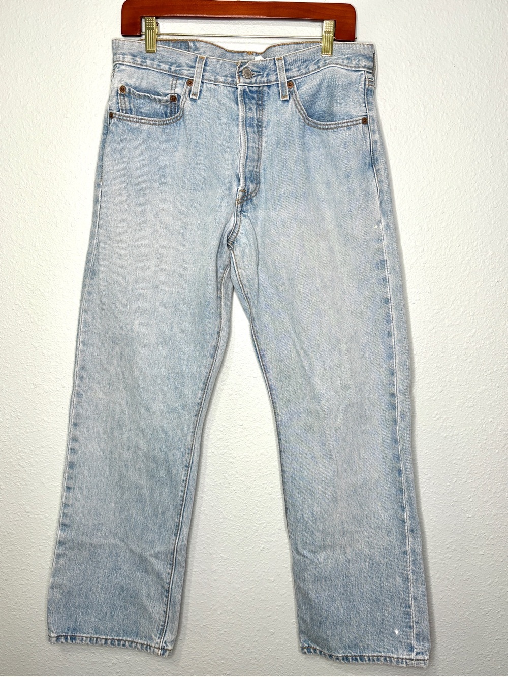Vintage Y2K Levi’s 501 Button Fly Light Wash Jeans 2005 Date
